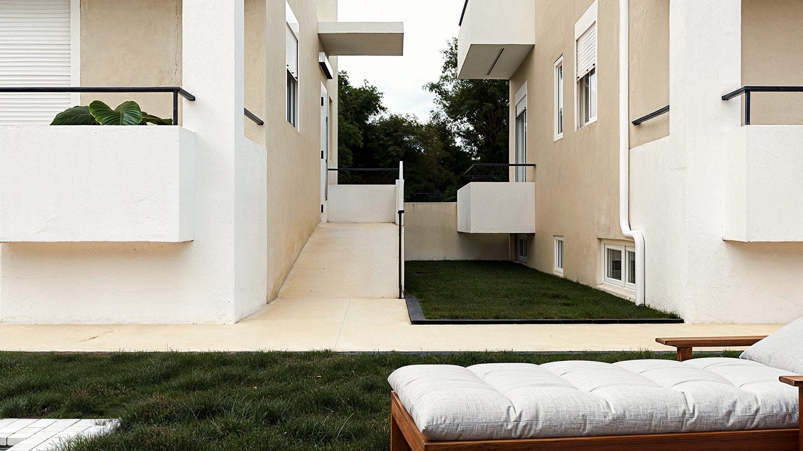 Miralis Apartments