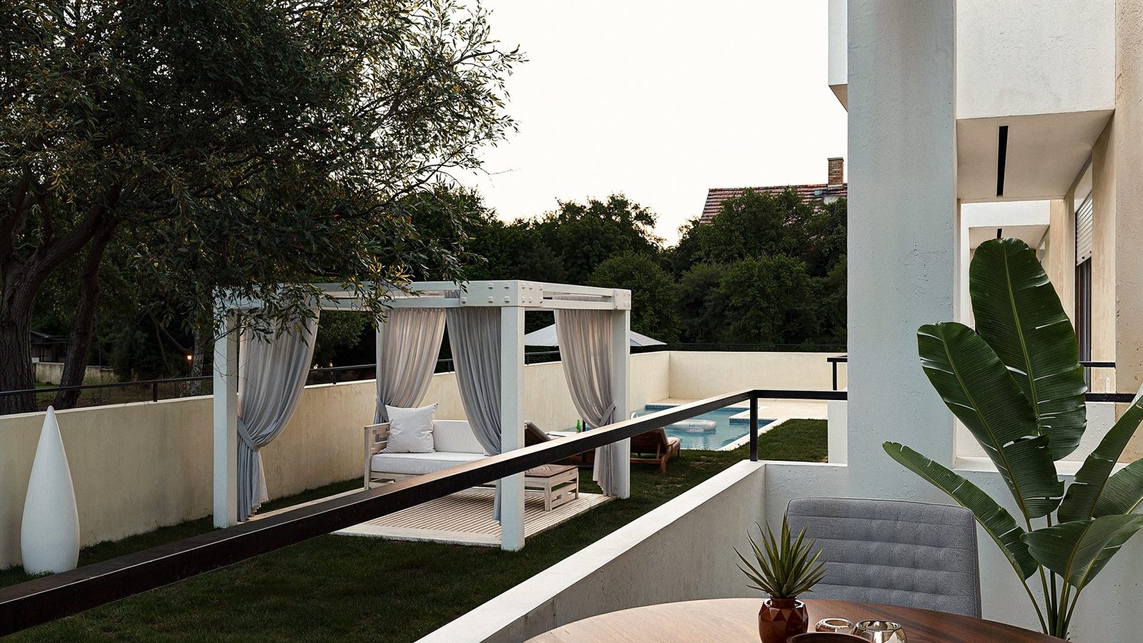 Miralis Apartments